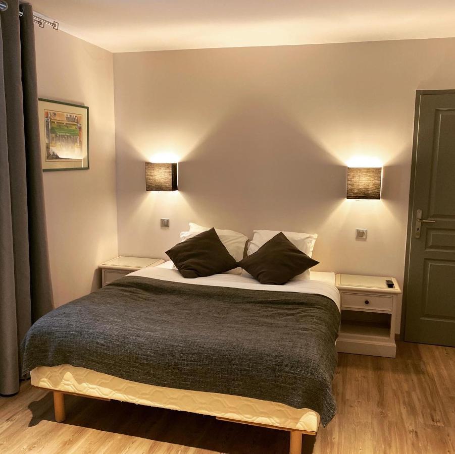 Hotel Logis Du Champ De Mars Puy-Saint-Martin Esterno foto