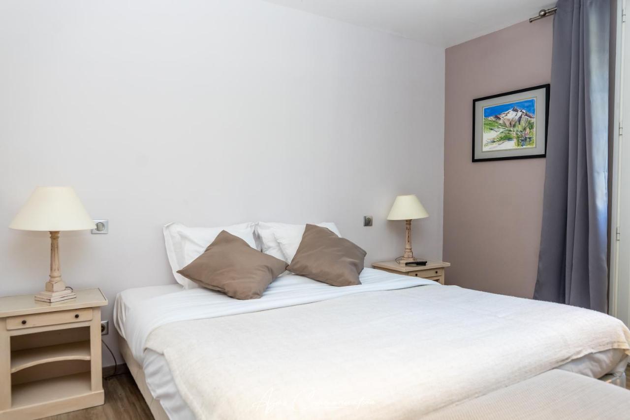 Hotel Logis Du Champ De Mars Puy-Saint-Martin Esterno foto
