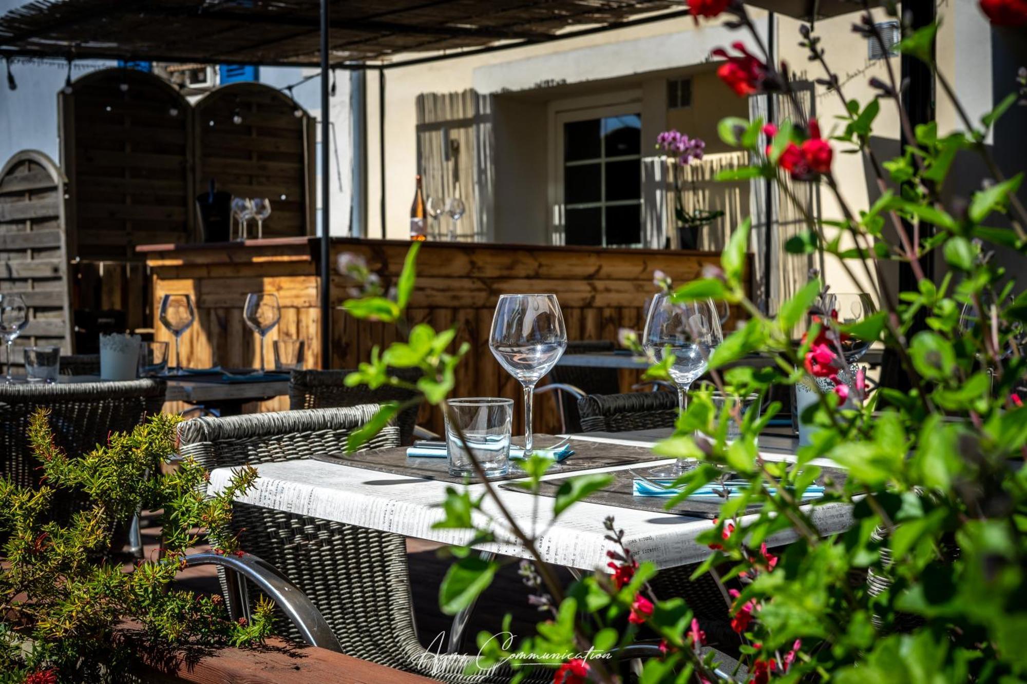 Hotel Logis Du Champ De Mars Puy-Saint-Martin Esterno foto